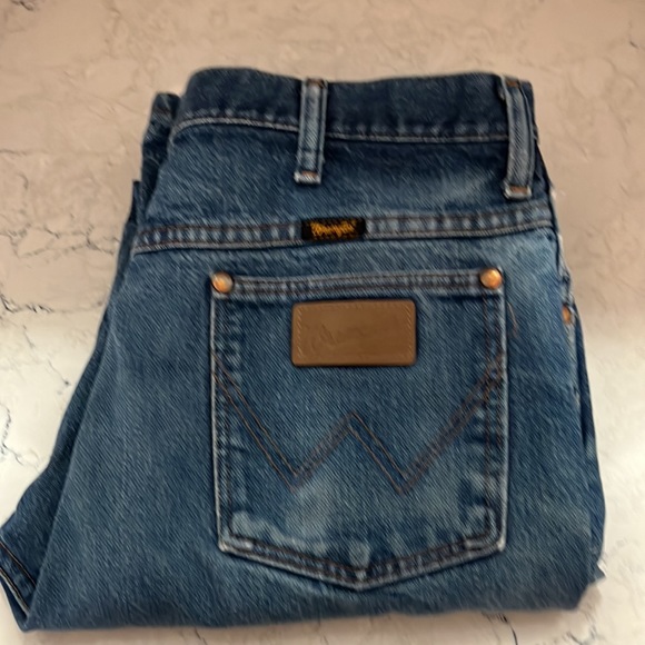 Wrangler Other - Wrangler men’s distressed denim pants